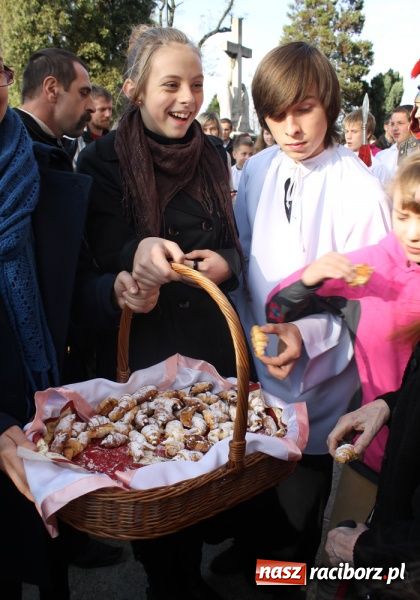 Zdjęcie w galerii na portalu naszraciborz.pl: Na świętego Marcina do Brzezia przyjechała nawet Telewizja Polska z Katowic wiadomości z regionu
