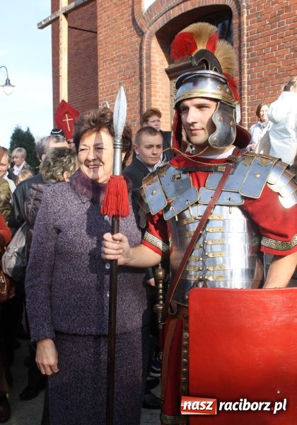 Zdjęcie w galerii na portalu naszraciborz.pl: Na świętego Marcina do Brzezia przyjechała nawet Telewizja Polska z Katowic wiadomości z regionu