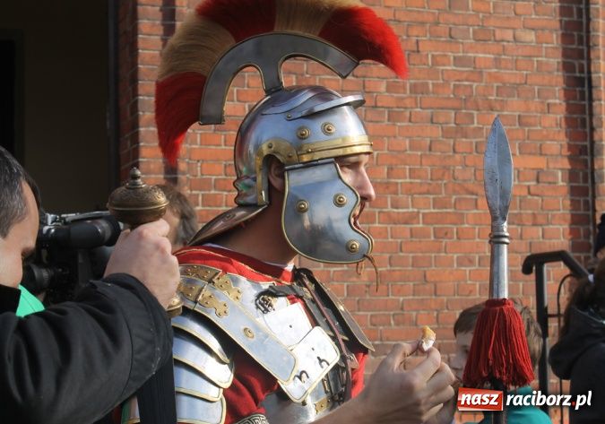 Zdjęcie w galerii na portalu naszraciborz.pl: Na świętego Marcina do Brzezia przyjechała nawet Telewizja Polska z Katowic wiadomości z regionu