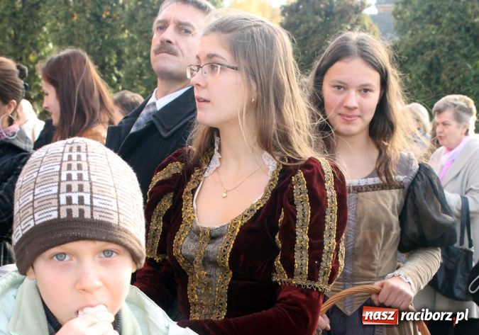 Zdjęcie w galerii na portalu naszraciborz.pl: Na świętego Marcina do Brzezia przyjechała nawet Telewizja Polska z Katowic wiadomości z regionu