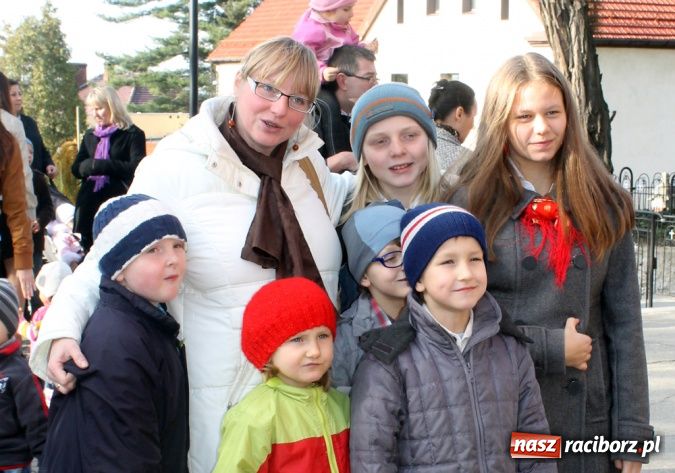 Zdjęcie w galerii na portalu naszraciborz.pl: Na świętego Marcina do Brzezia przyjechała nawet Telewizja Polska z Katowic wiadomości z regionu