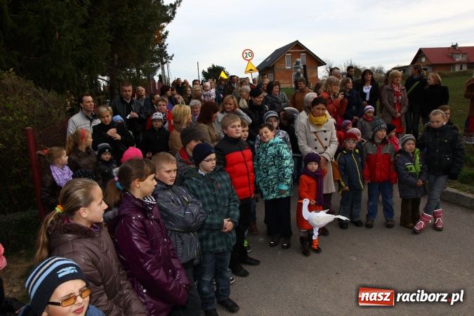 Zdjęcie w galerii na portalu naszraciborz.pl: Przedstawienie na ulicach Samborowic, a po nim... wiadomości z regionu