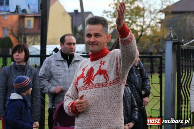 Zdjęcie w galerii na portalu naszraciborz.pl: Przedstawienie na ulicach Samborowic, a po nim... wiadomości z regionu