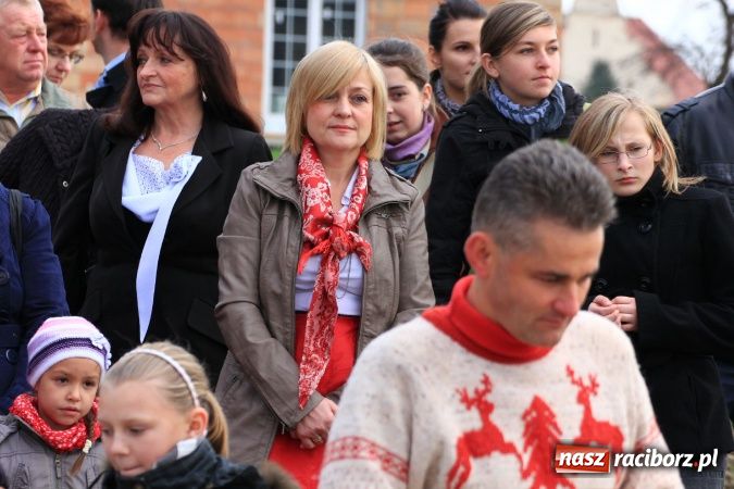 Zdjęcie w galerii na portalu naszraciborz.pl: Przedstawienie na ulicach Samborowic, a po nim... wiadomości z regionu