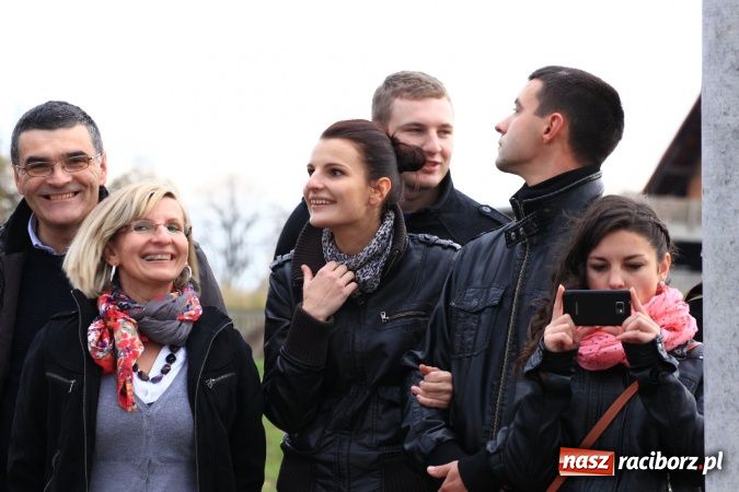 Zdjęcie w galerii na portalu naszraciborz.pl: Przedstawienie na ulicach Samborowic, a po nim... wiadomości z regionu