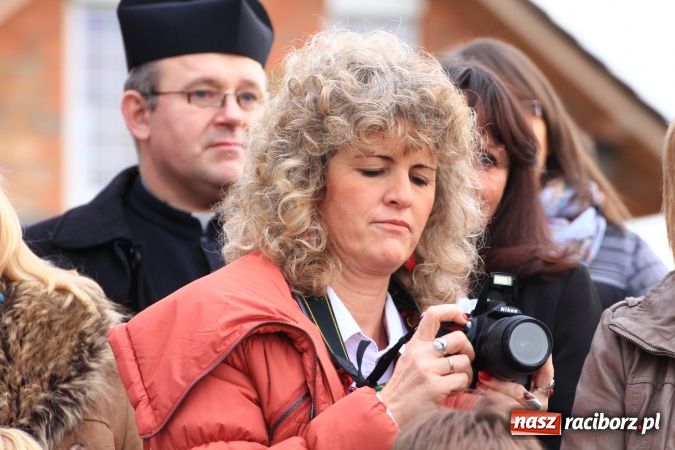 Zdjęcie w galerii na portalu naszraciborz.pl: Przedstawienie na ulicach Samborowic, a po nim... wiadomości z regionu