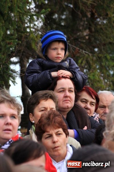 Zdjęcie w galerii na portalu naszraciborz.pl: Przedstawienie na ulicach Samborowic, a po nim... wiadomości z regionu