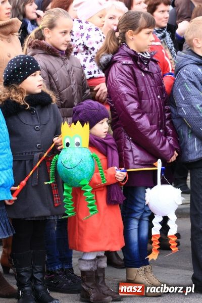 Zdjęcie w galerii na portalu naszraciborz.pl: Przedstawienie na ulicach Samborowic, a po nim... wiadomości z regionu