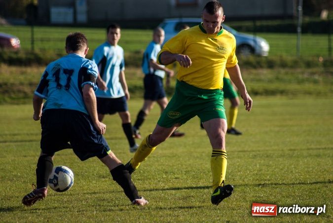 Zdjęcie w galerii na portalu naszraciborz.pl: Brzezie kontra Chałupki. Nerwowo i czerwono wiadomości z regionu