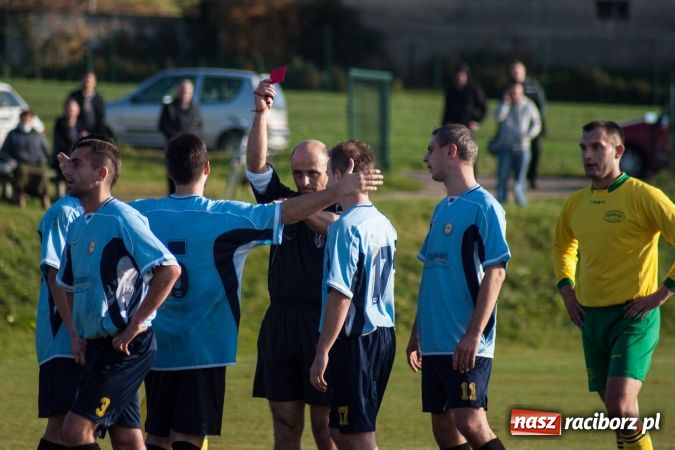 Zdjęcie w galerii na portalu naszraciborz.pl: Brzezie kontra Chałupki. Nerwowo i czerwono wiadomości z regionu