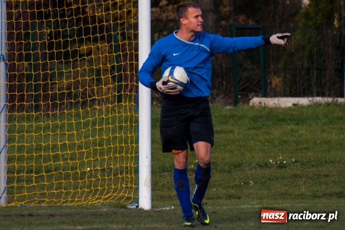 Zdjęcie w galerii na portalu naszraciborz.pl: Brzezie kontra Chałupki. Nerwowo i czerwono wiadomości z regionu