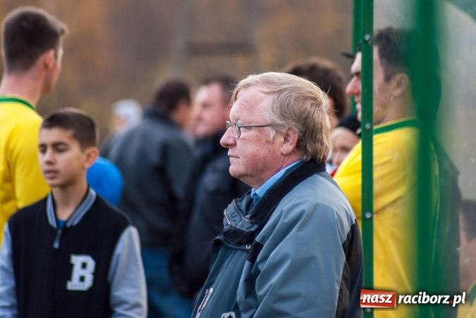 Zdjęcie w galerii na portalu naszraciborz.pl: Brzezie kontra Chałupki. Nerwowo i czerwono wiadomości z regionu