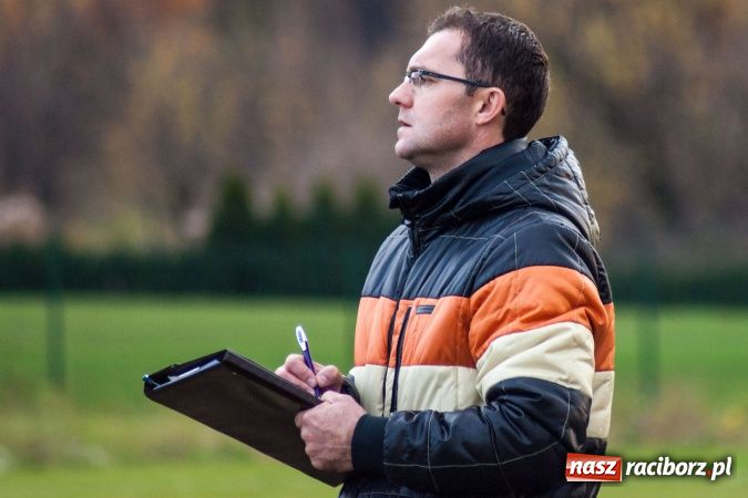 Zdjęcie w galerii na portalu naszraciborz.pl: Brzezie kontra Chałupki. Nerwowo i czerwono wiadomości z regionu