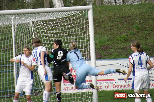 Zdjęcie w galerii na portalu naszraciborz.pl: Pati-Gol Wiśniewska pogrążyła Medyka wiadomości z regionu