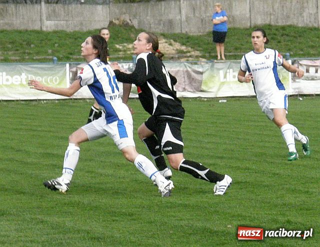 Zdjęcie w galerii na portalu naszraciborz.pl: Pati-Gol Wiśniewska pogrążyła Medyka wiadomości z regionu