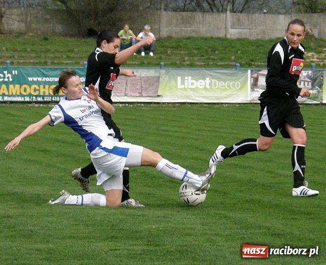 Zdjęcie w galerii na portalu naszraciborz.pl: Pati-Gol Wiśniewska pogrążyła Medyka wiadomości z regionu