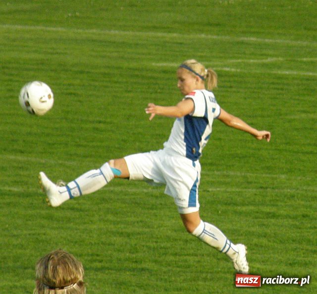 Zdjęcie w galerii na portalu naszraciborz.pl: Pati-Gol Wiśniewska pogrążyła Medyka wiadomości z regionu