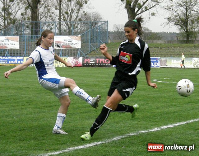 Zdjęcie w galerii na portalu naszraciborz.pl: Pati-Gol Wiśniewska pogrążyła Medyka wiadomości z regionu