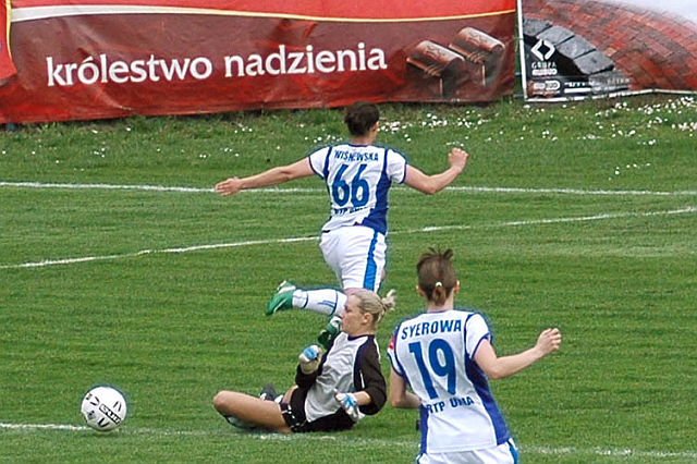 Zdjęcie w galerii na portalu naszraciborz.pl: Pati-Gol Wiśniewska pogrążyła Medyka wiadomości z regionu