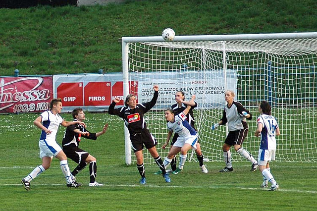 Zdjęcie w galerii na portalu naszraciborz.pl: Pati-Gol Wiśniewska pogrążyła Medyka wiadomości z regionu