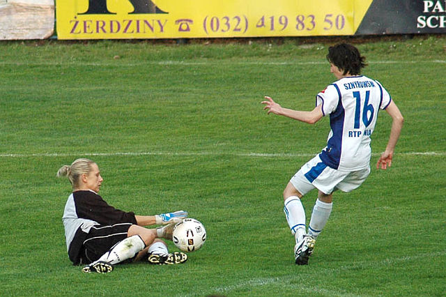 Zdjęcie w galerii na portalu naszraciborz.pl: Pati-Gol Wiśniewska pogrążyła Medyka wiadomości z regionu