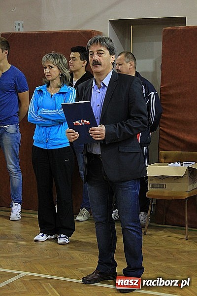 Zdjęcie w galerii na portalu naszraciborz.pl: Sportowa rywalizacja dziewcząt w Ekonomiku wiadomości z regionu