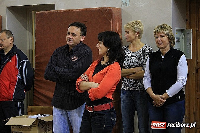 Zdjęcie w galerii na portalu naszraciborz.pl: Sportowa rywalizacja dziewcząt w Ekonomiku wiadomości z regionu