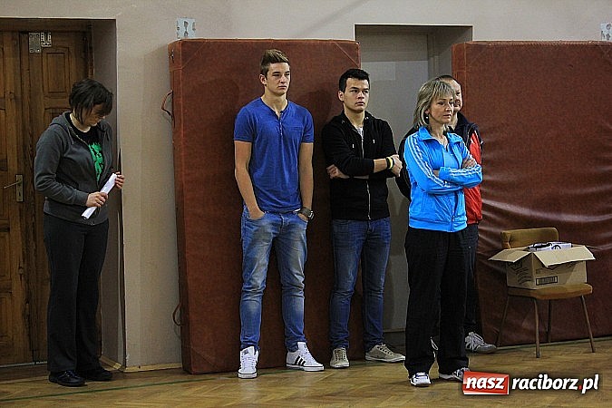 Zdjęcie w galerii na portalu naszraciborz.pl: Sportowa rywalizacja dziewcząt w Ekonomiku wiadomości z regionu