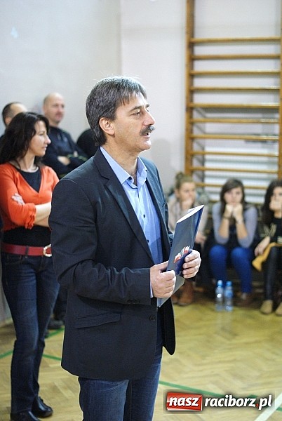 Zdjęcie w galerii na portalu naszraciborz.pl: Sportowa rywalizacja dziewcząt w Ekonomiku wiadomości z regionu