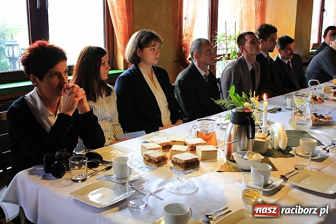 Zdjęcie w galerii na portalu naszraciborz.pl: Czy to pomoże im znaleźć wymarzoną pracę? wiadomości z regionu