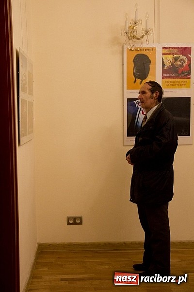 Zdjęcie w galerii na portalu naszraciborz.pl: Uczniowie Ekonomika wystawiają prace na zamku. Prezentują wysoki poziom wiadomości z regionu