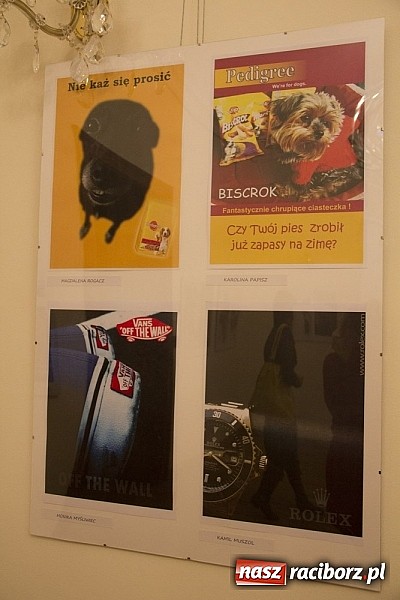 Zdjęcie w galerii na portalu naszraciborz.pl: Uczniowie Ekonomika wystawiają prace na zamku. Prezentują wysoki poziom wiadomości z regionu