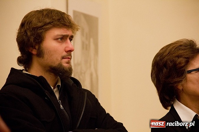 Zdjęcie w galerii na portalu naszraciborz.pl: Uczniowie Ekonomika wystawiają prace na zamku. Prezentują wysoki poziom wiadomości z regionu