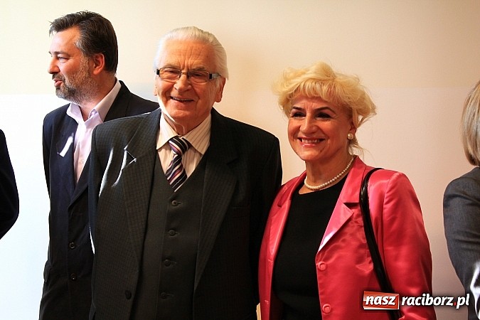 Zdjęcie w galerii na portalu naszraciborz.pl: Raciborski poprawczak najnowocześniejszy w całej Polsce. Dziś przecięto wstęgę wiadomości z regionu