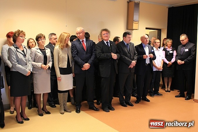 Zdjęcie w galerii na portalu naszraciborz.pl: Raciborski poprawczak najnowocześniejszy w całej Polsce. Dziś przecięto wstęgę wiadomości z regionu