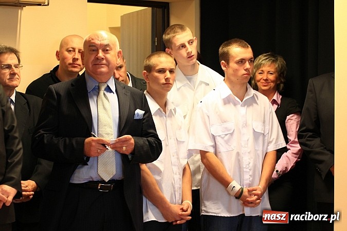 Zdjęcie w galerii na portalu naszraciborz.pl: Raciborski poprawczak najnowocześniejszy w całej Polsce. Dziś przecięto wstęgę wiadomości z regionu