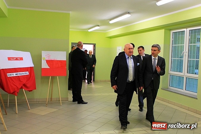 Zdjęcie w galerii na portalu naszraciborz.pl: Raciborski poprawczak najnowocześniejszy w całej Polsce. Dziś przecięto wstęgę wiadomości z regionu