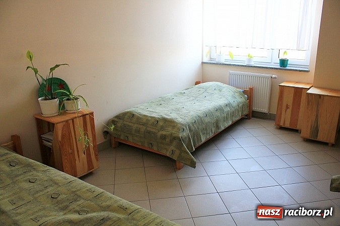 Zdjęcie w galerii na portalu naszraciborz.pl: Raciborski poprawczak najnowocześniejszy w całej Polsce. Dziś przecięto wstęgę wiadomości z regionu