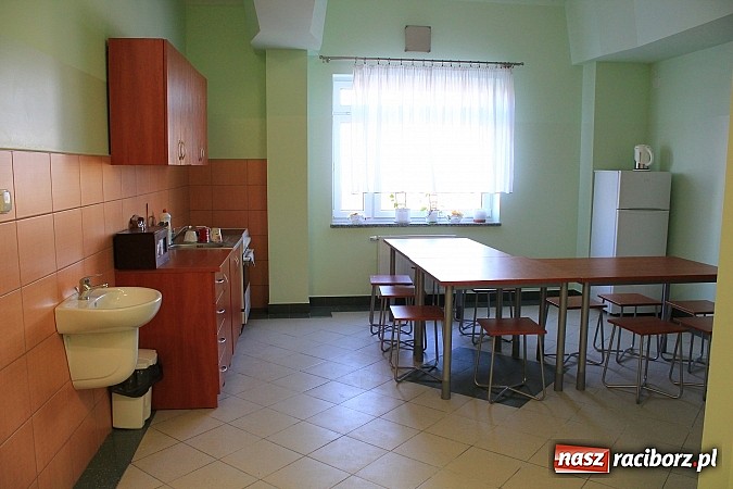 Zdjęcie w galerii na portalu naszraciborz.pl: Raciborski poprawczak najnowocześniejszy w całej Polsce. Dziś przecięto wstęgę wiadomości z regionu