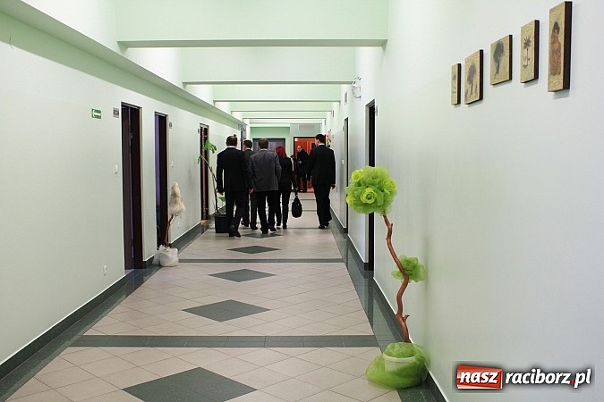 Zdjęcie w galerii na portalu naszraciborz.pl: Raciborski poprawczak najnowocześniejszy w całej Polsce. Dziś przecięto wstęgę wiadomości z regionu