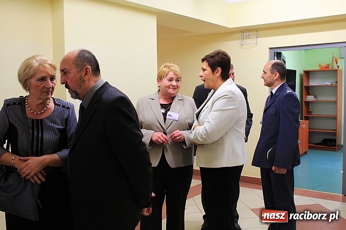 Zdjęcie w galerii na portalu naszraciborz.pl: Raciborski poprawczak najnowocześniejszy w całej Polsce. Dziś przecięto wstęgę wiadomości z regionu