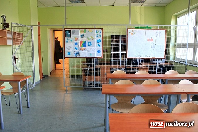 Zdjęcie w galerii na portalu naszraciborz.pl: Raciborski poprawczak najnowocześniejszy w całej Polsce. Dziś przecięto wstęgę wiadomości z regionu