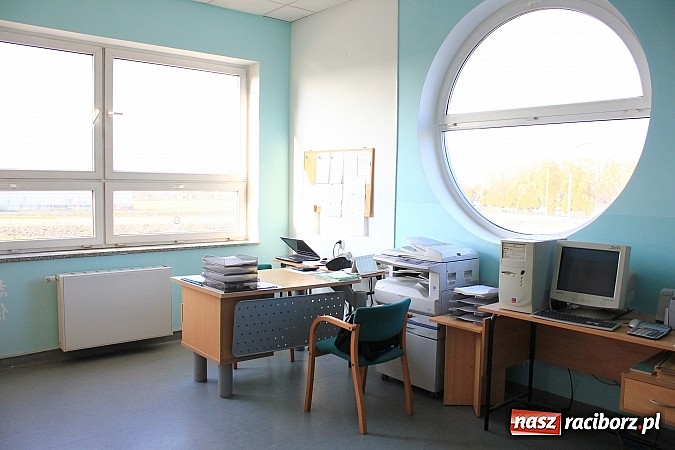 Zdjęcie w galerii na portalu naszraciborz.pl: Raciborski poprawczak najnowocześniejszy w całej Polsce. Dziś przecięto wstęgę wiadomości z regionu