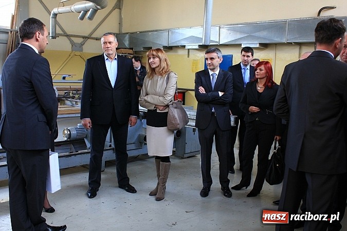 Zdjęcie w galerii na portalu naszraciborz.pl: Raciborski poprawczak najnowocześniejszy w całej Polsce. Dziś przecięto wstęgę wiadomości z regionu