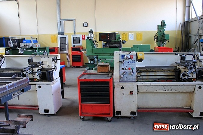 Zdjęcie w galerii na portalu naszraciborz.pl: Raciborski poprawczak najnowocześniejszy w całej Polsce. Dziś przecięto wstęgę wiadomości z regionu