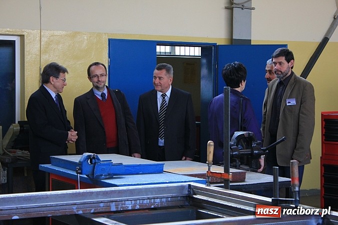 Zdjęcie w galerii na portalu naszraciborz.pl: Raciborski poprawczak najnowocześniejszy w całej Polsce. Dziś przecięto wstęgę wiadomości z regionu