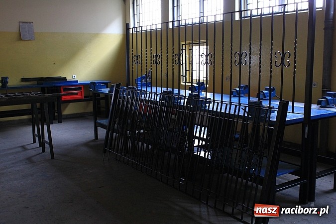 Zdjęcie w galerii na portalu naszraciborz.pl: Raciborski poprawczak najnowocześniejszy w całej Polsce. Dziś przecięto wstęgę wiadomości z regionu