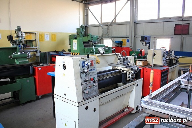 Zdjęcie w galerii na portalu naszraciborz.pl: Raciborski poprawczak najnowocześniejszy w całej Polsce. Dziś przecięto wstęgę wiadomości z regionu