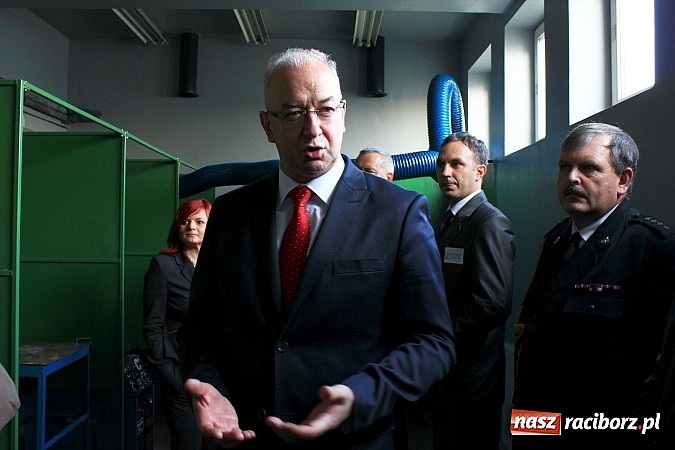 Zdjęcie w galerii na portalu naszraciborz.pl: Raciborski poprawczak najnowocześniejszy w całej Polsce. Dziś przecięto wstęgę wiadomości z regionu