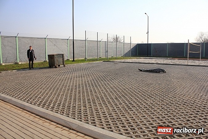 Zdjęcie w galerii na portalu naszraciborz.pl: Raciborski poprawczak najnowocześniejszy w całej Polsce. Dziś przecięto wstęgę wiadomości z regionu